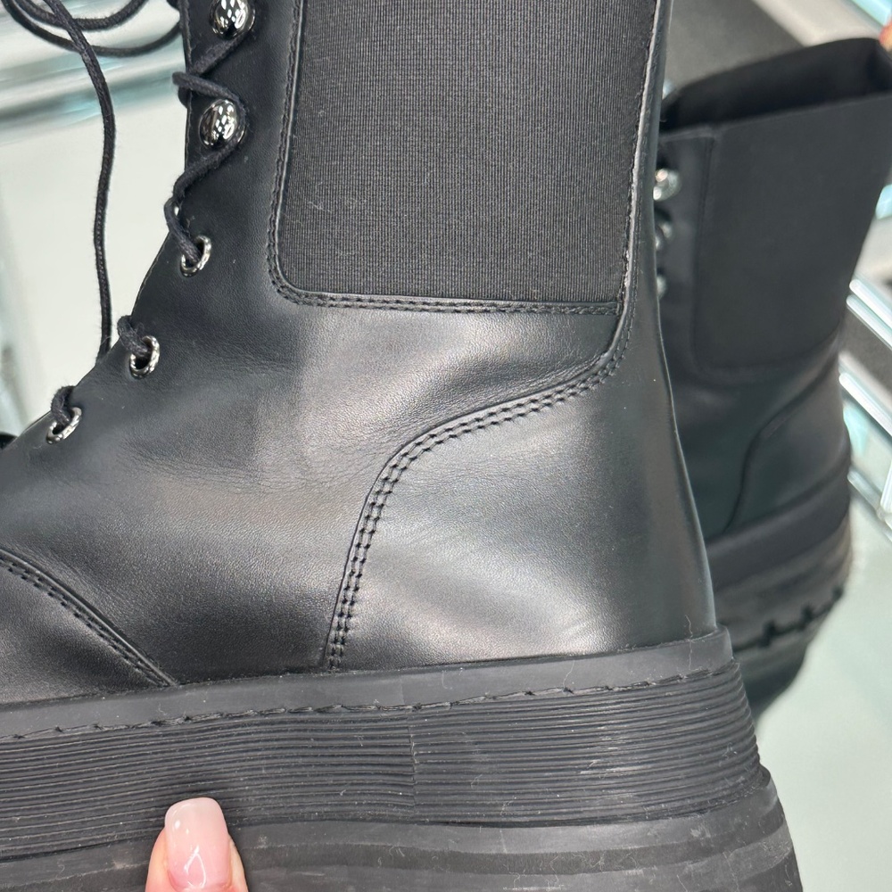 Burberry Boot - Picture 5 of 6